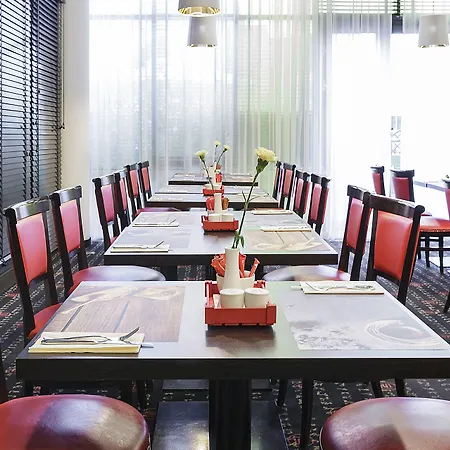 Vienna House Easy By Wyndham 4*